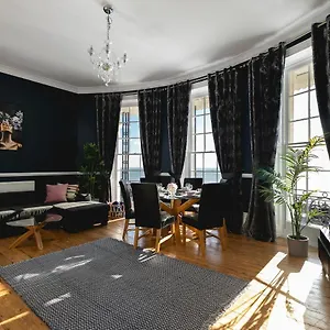 Marine Parade Sea View 2-bedroom Brighton