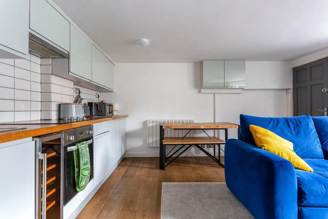 Central Grand Parade Apartment Brighton