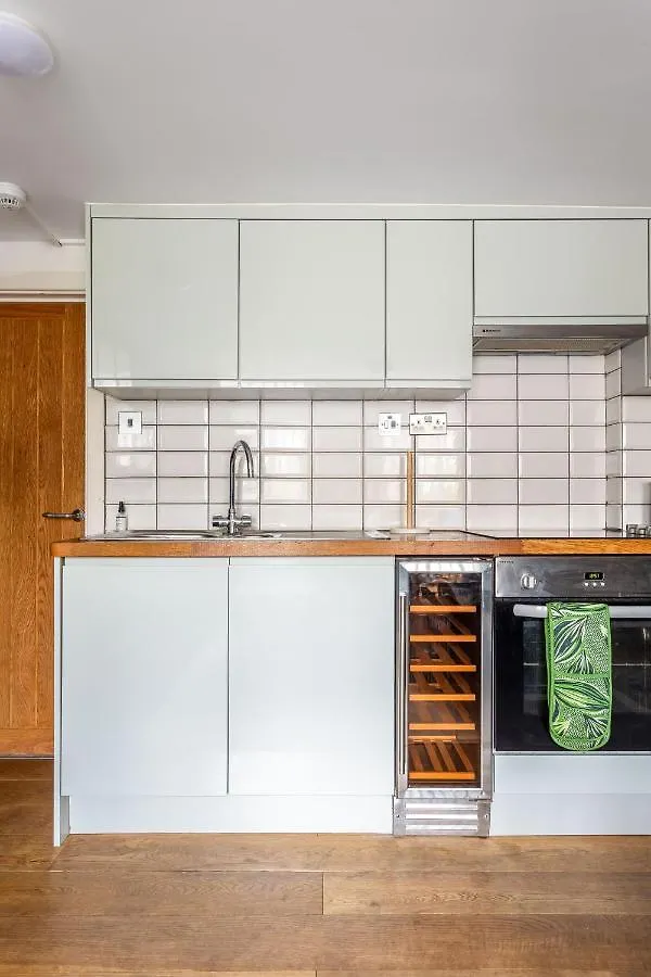 Central Grand Parade Apartment Брайтонн